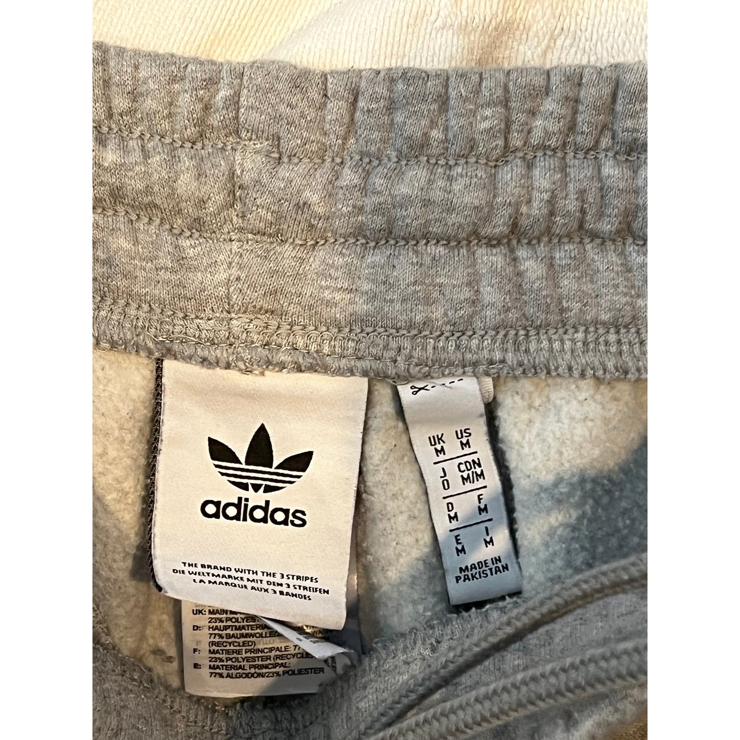 Shorts de jogging Adidas gris avec rouge, 6", homme, taille M