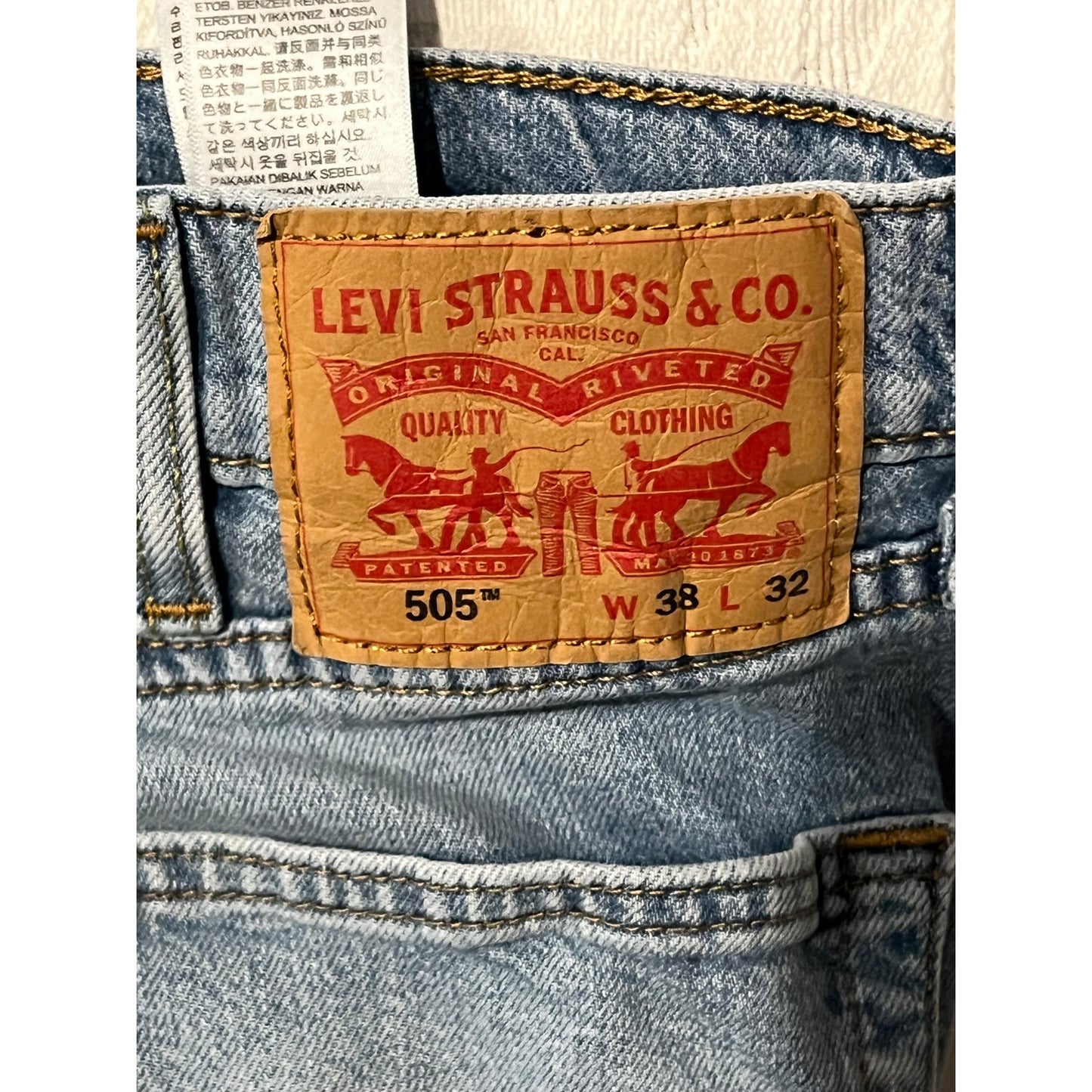 Levi's 505 Regular de hombre, jeans azules con pierna recta 38x32