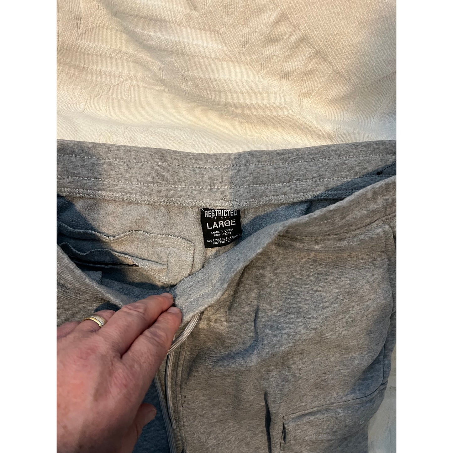 Short gris cargo Restricted pour homme, taille L