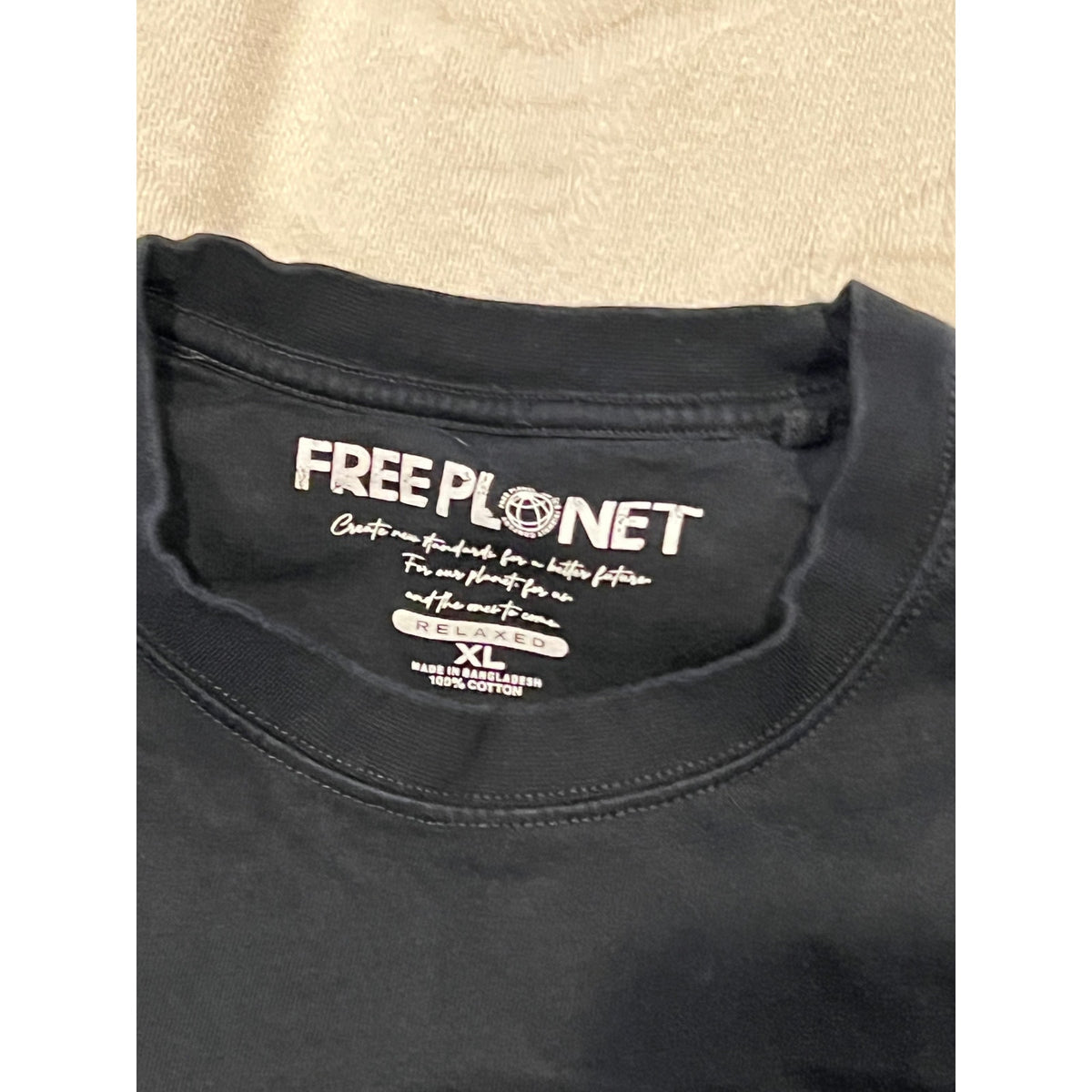 Free Planet Heavy Weight Black T-Shirt Mens XL
