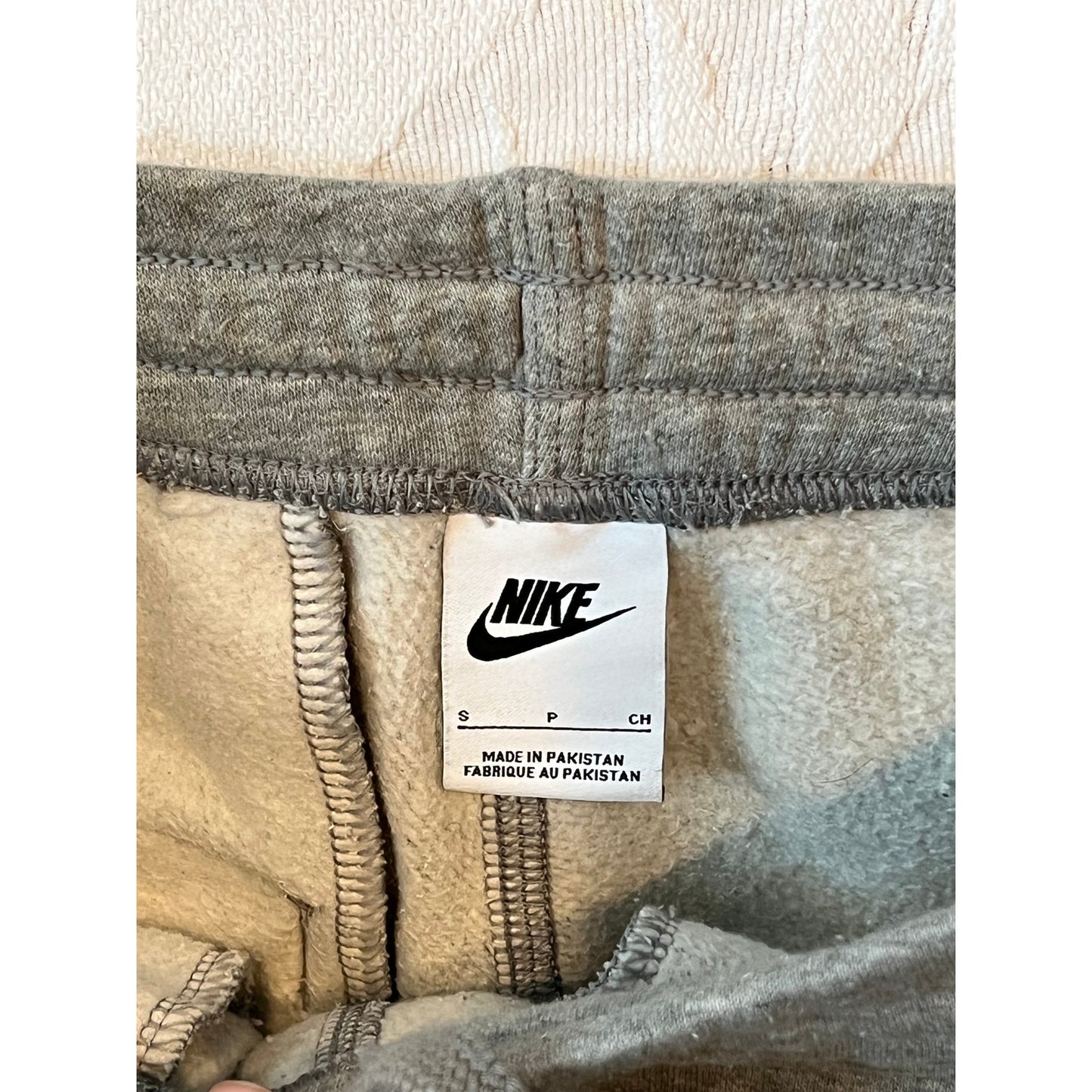 Pantalon de jogging Nike gris à revers aux chevilles pour homme, taille S