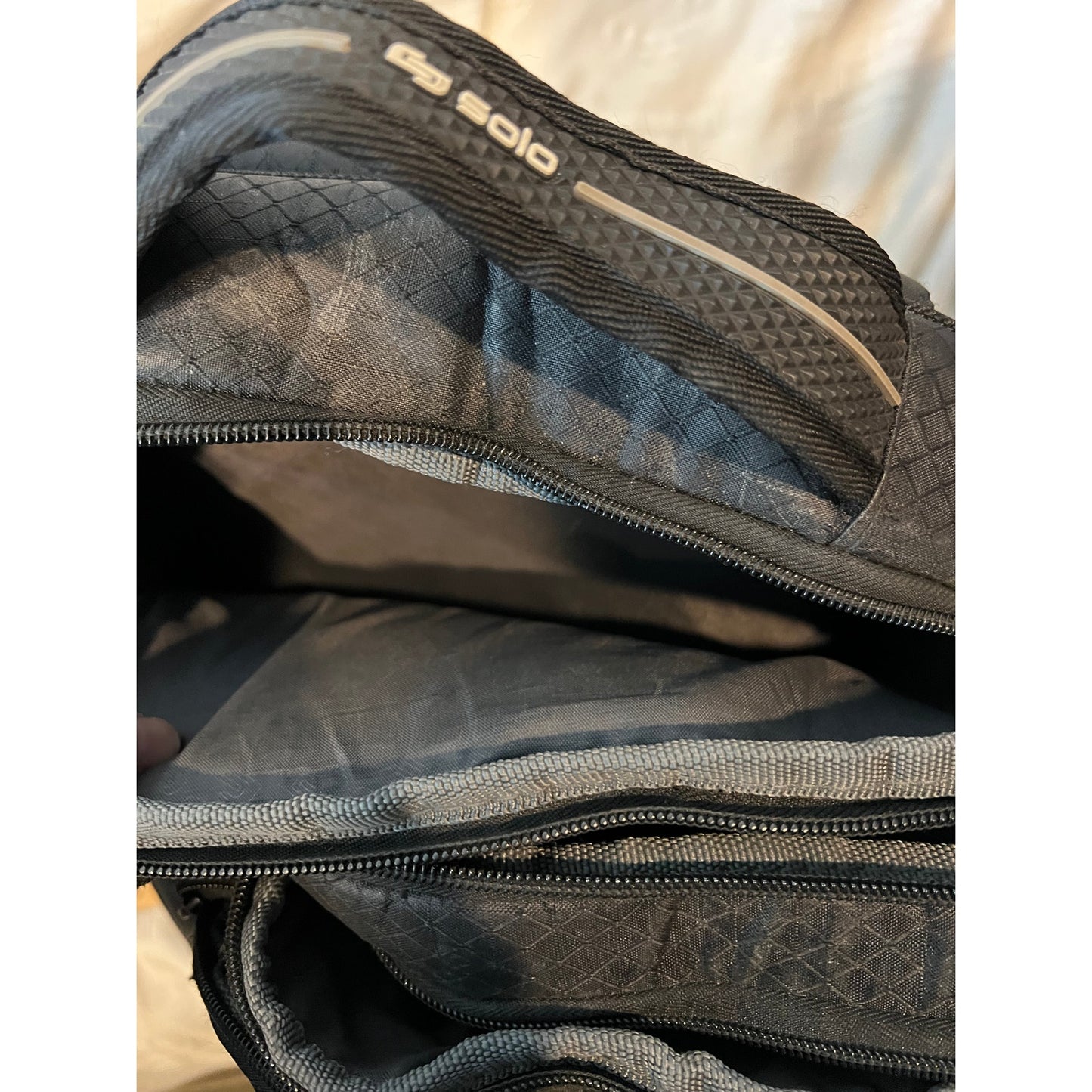 Sac à dos pour ordinateur portable ES Solo Rival 17,3 pouces avec poches latérales rigides