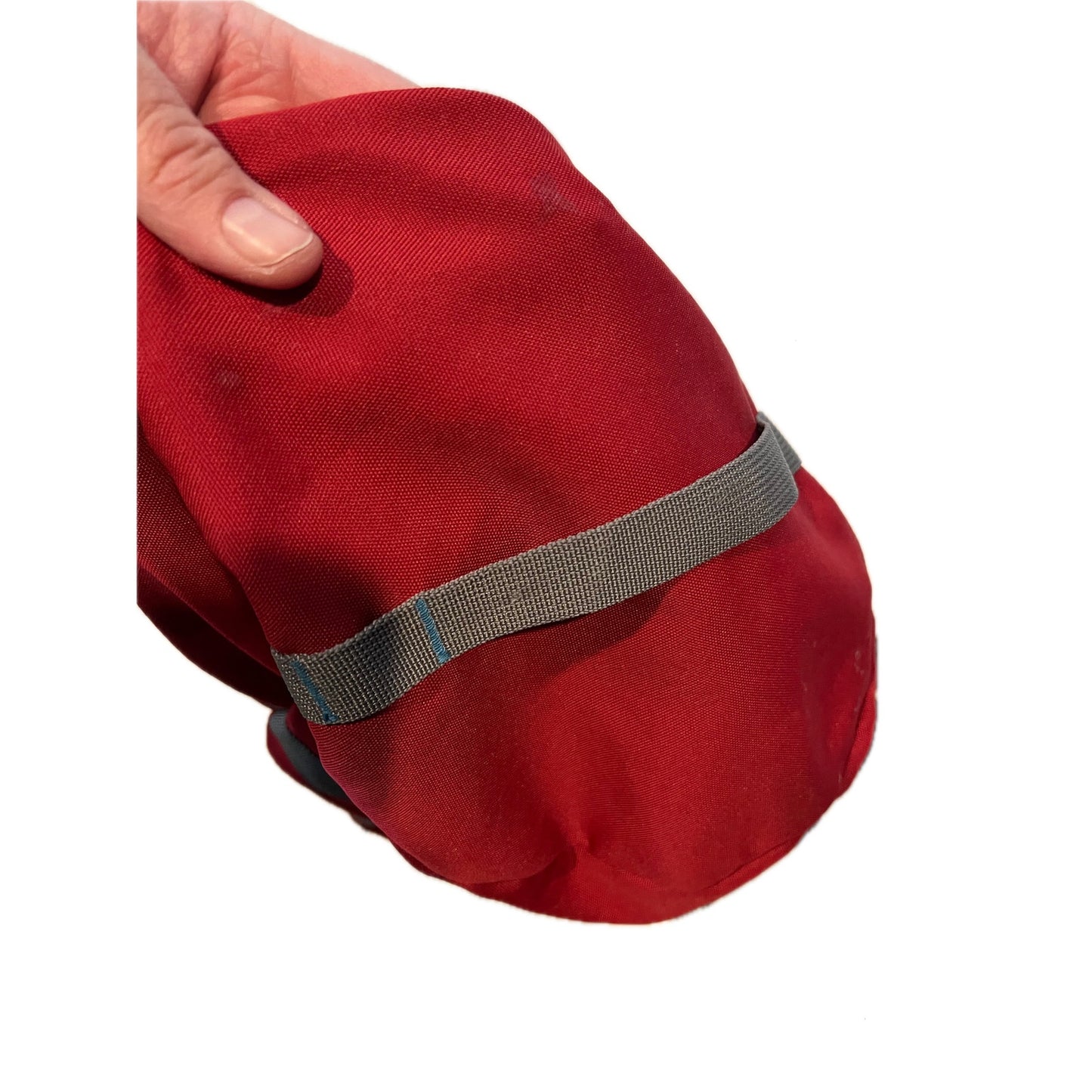 Bolsa de viaje cilíndrica roja REI Coop Roadtripper 46L