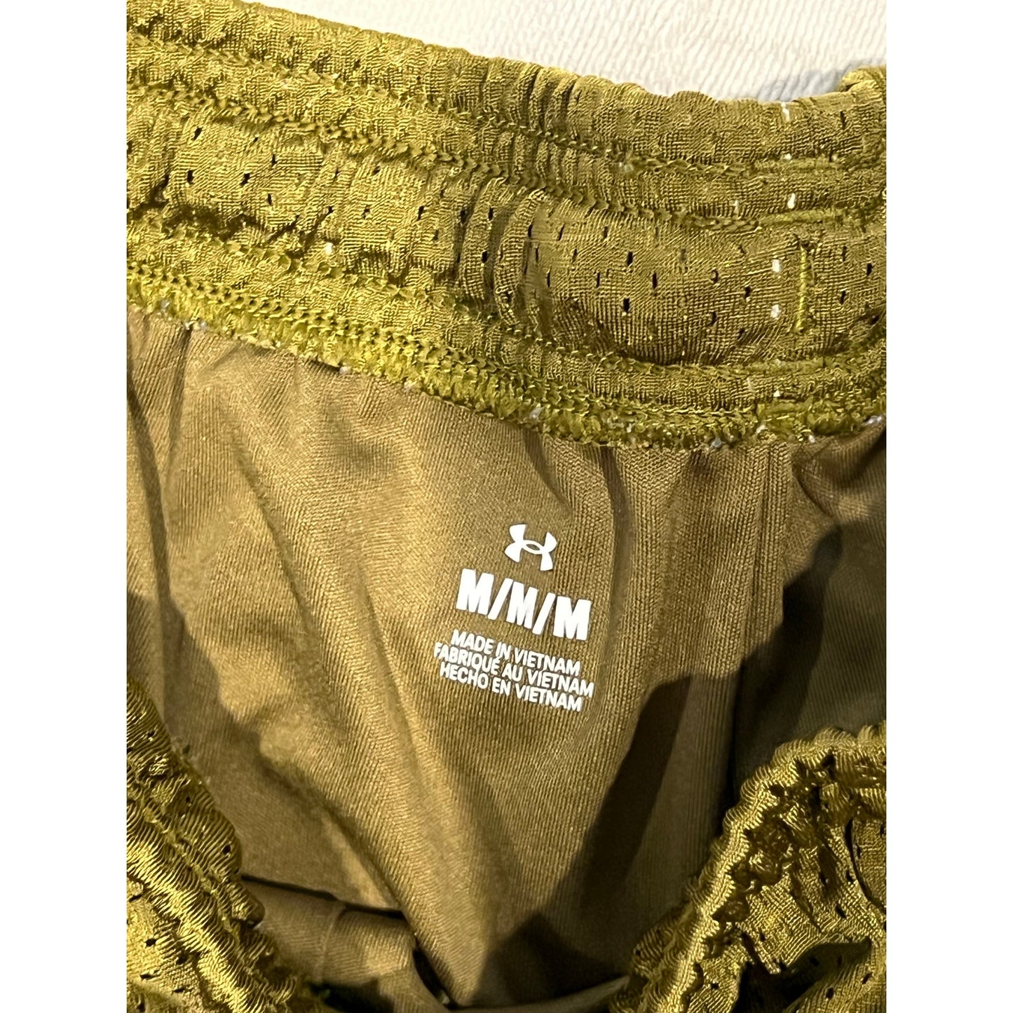 Under Armour Saturn Gold shorts mens Med