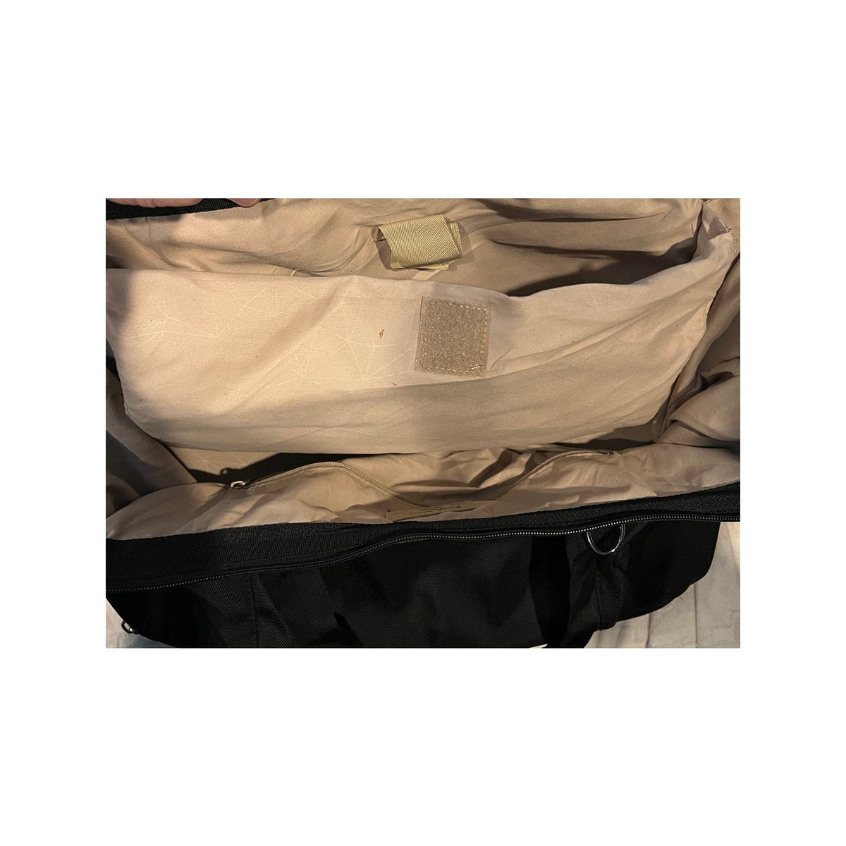 Travelers Choice Tote Bag w Hard Shell Bottom Compartment