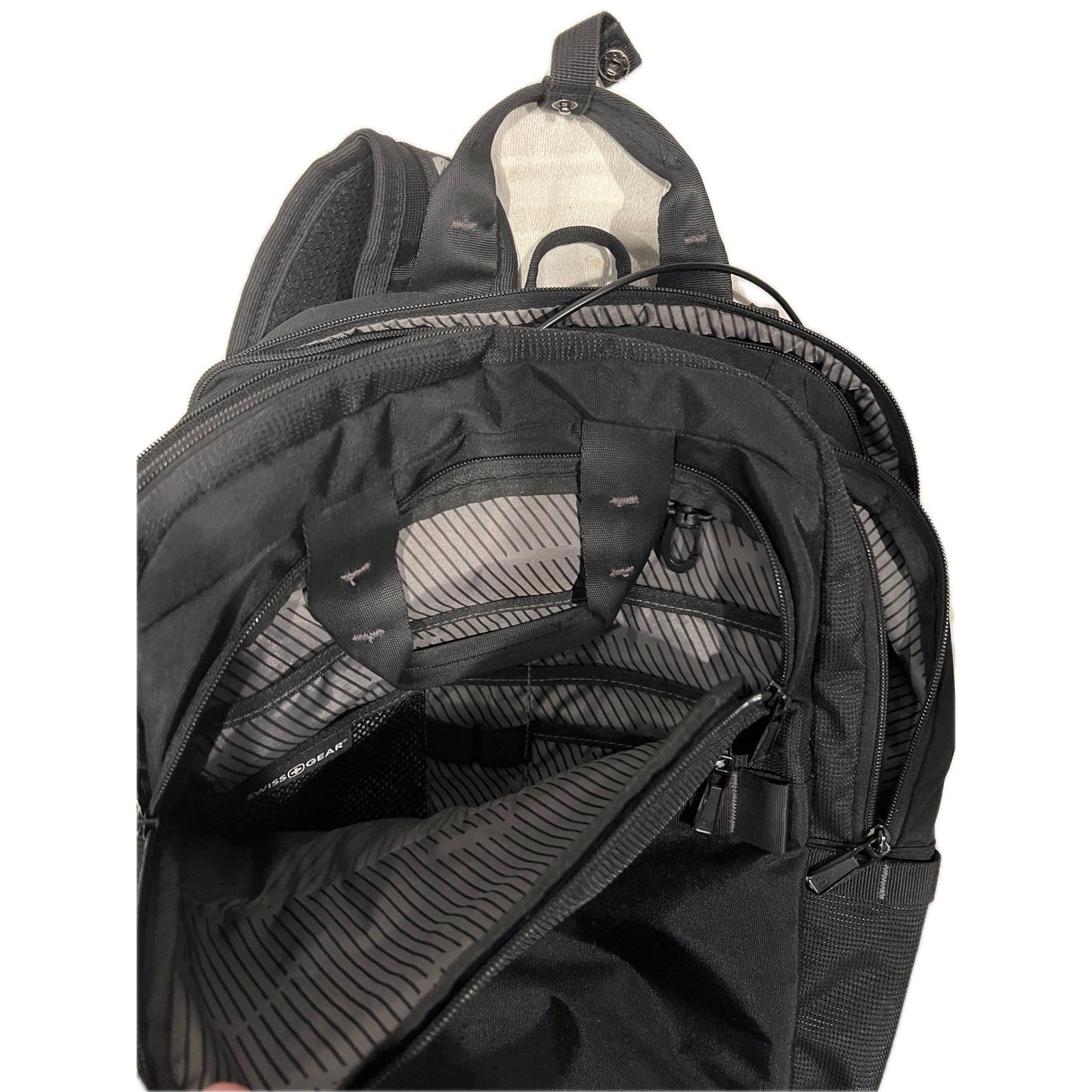 Sac à dos Swiss Gear 18 po avec mousqueton noir