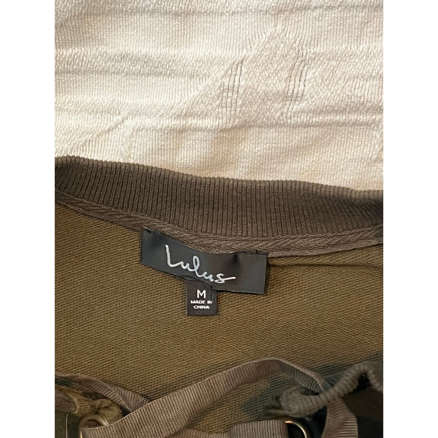 Suéter LuLu's Army of One con cordones de camuflaje verde, talla M de mujer