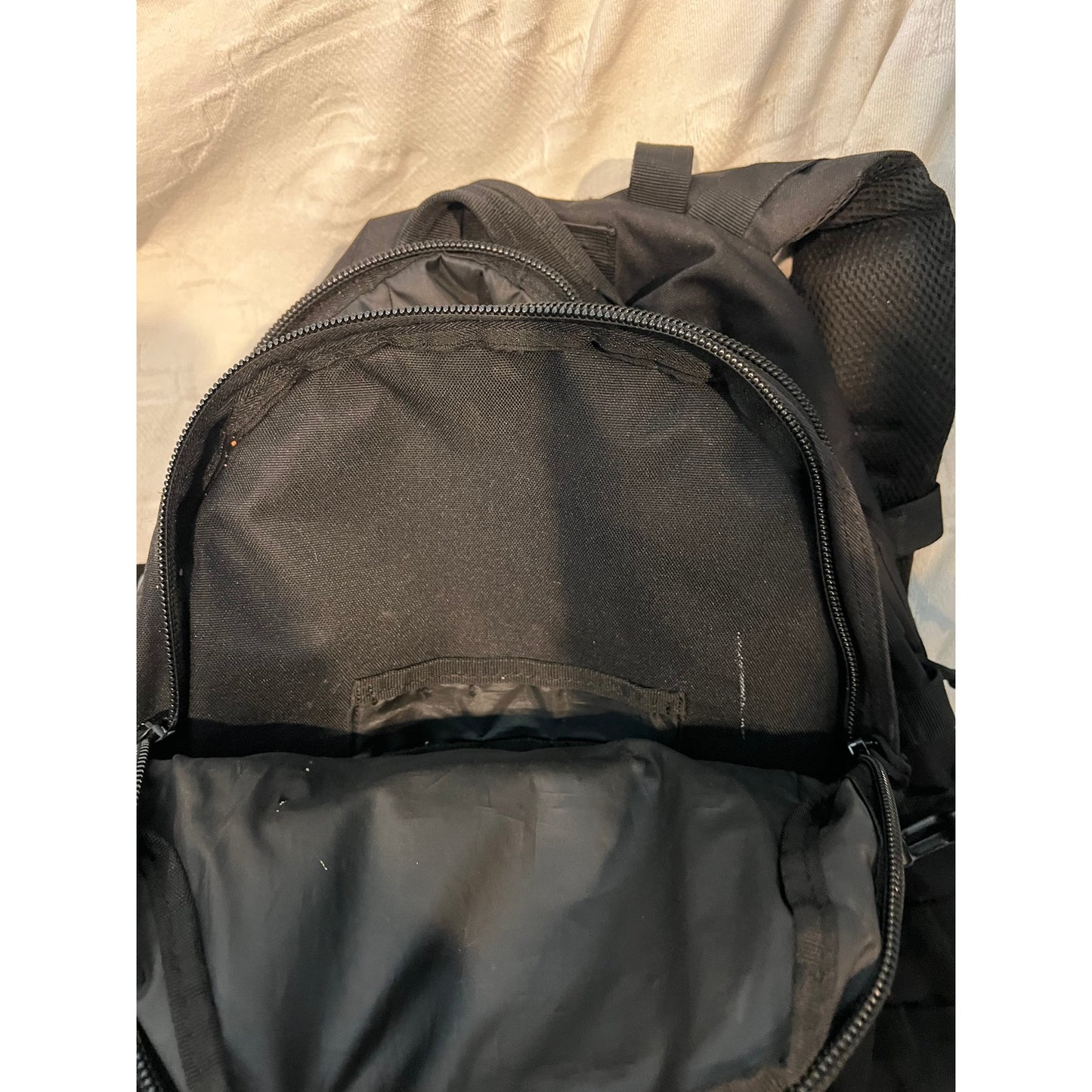 Sac à dos en toile Highland Tactical Agent, taille M, noir