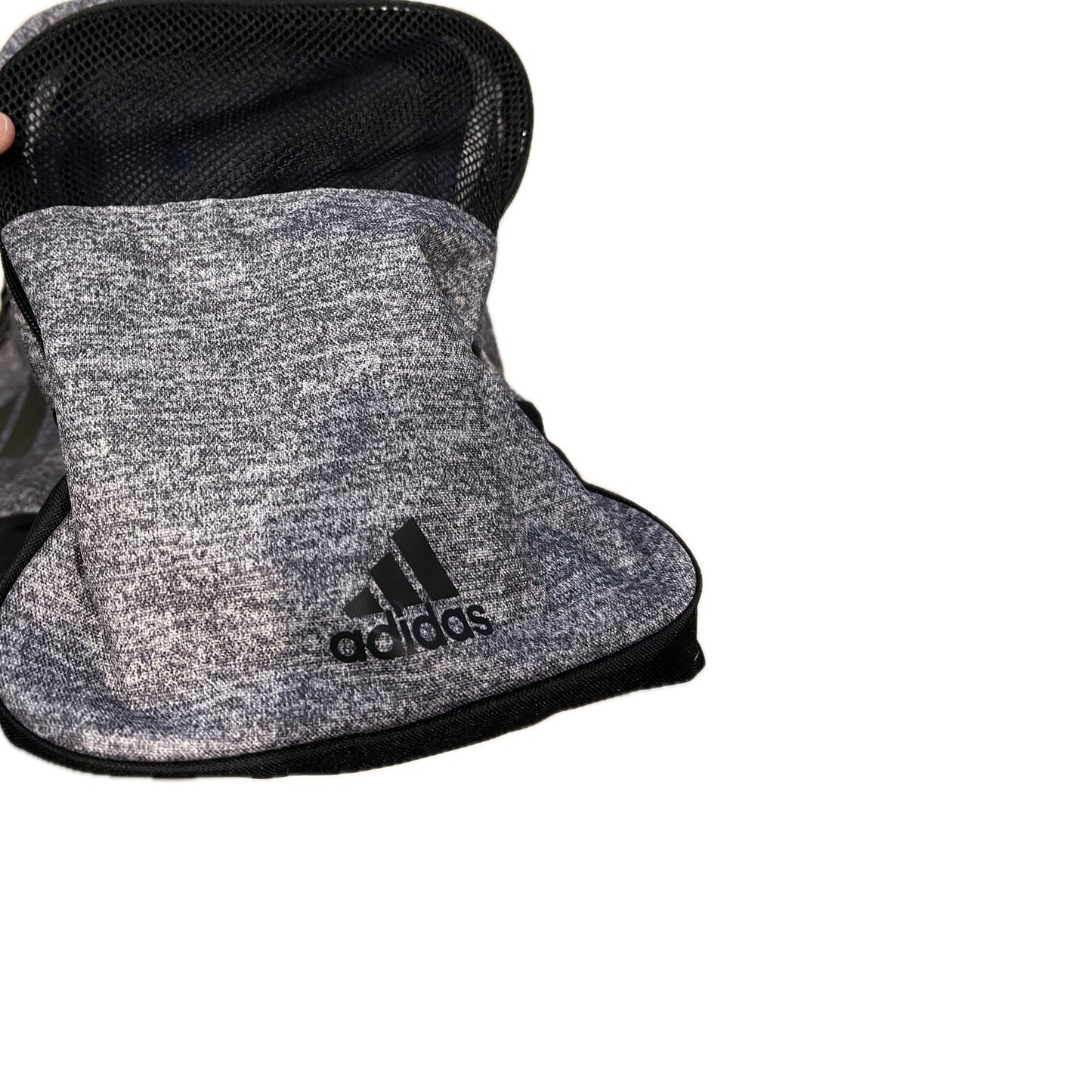 Bolsa de Lona Mediana Adidas Defender 20"x12"x10" Negra y Gris