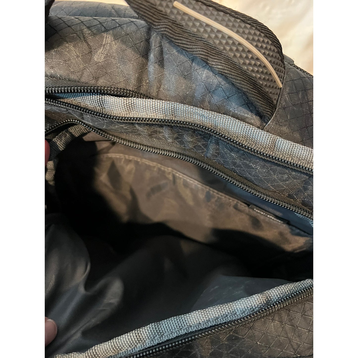 Sac à dos pour ordinateur portable ES Solo Rival 17,3 pouces avec poches latérales rigides