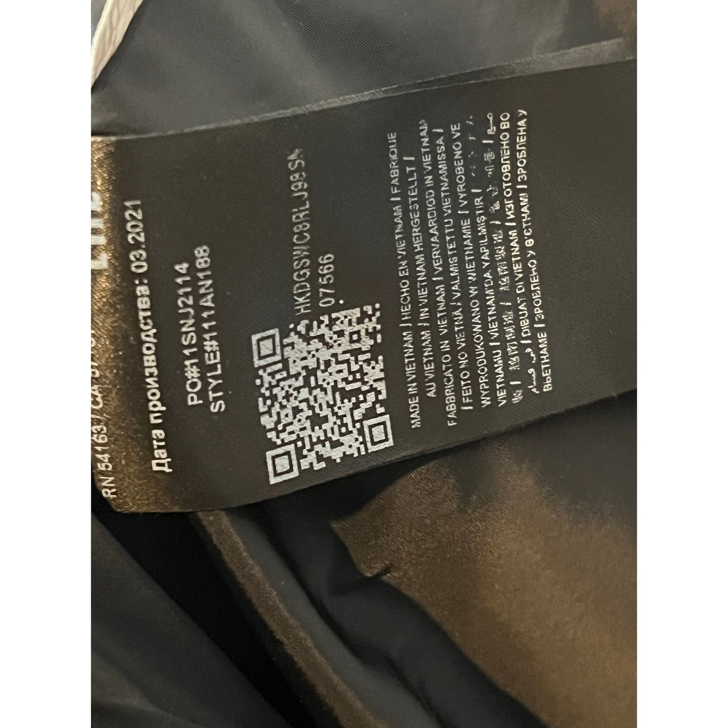 Guess Black Triangle Logo Puffy Jacket 111AN188