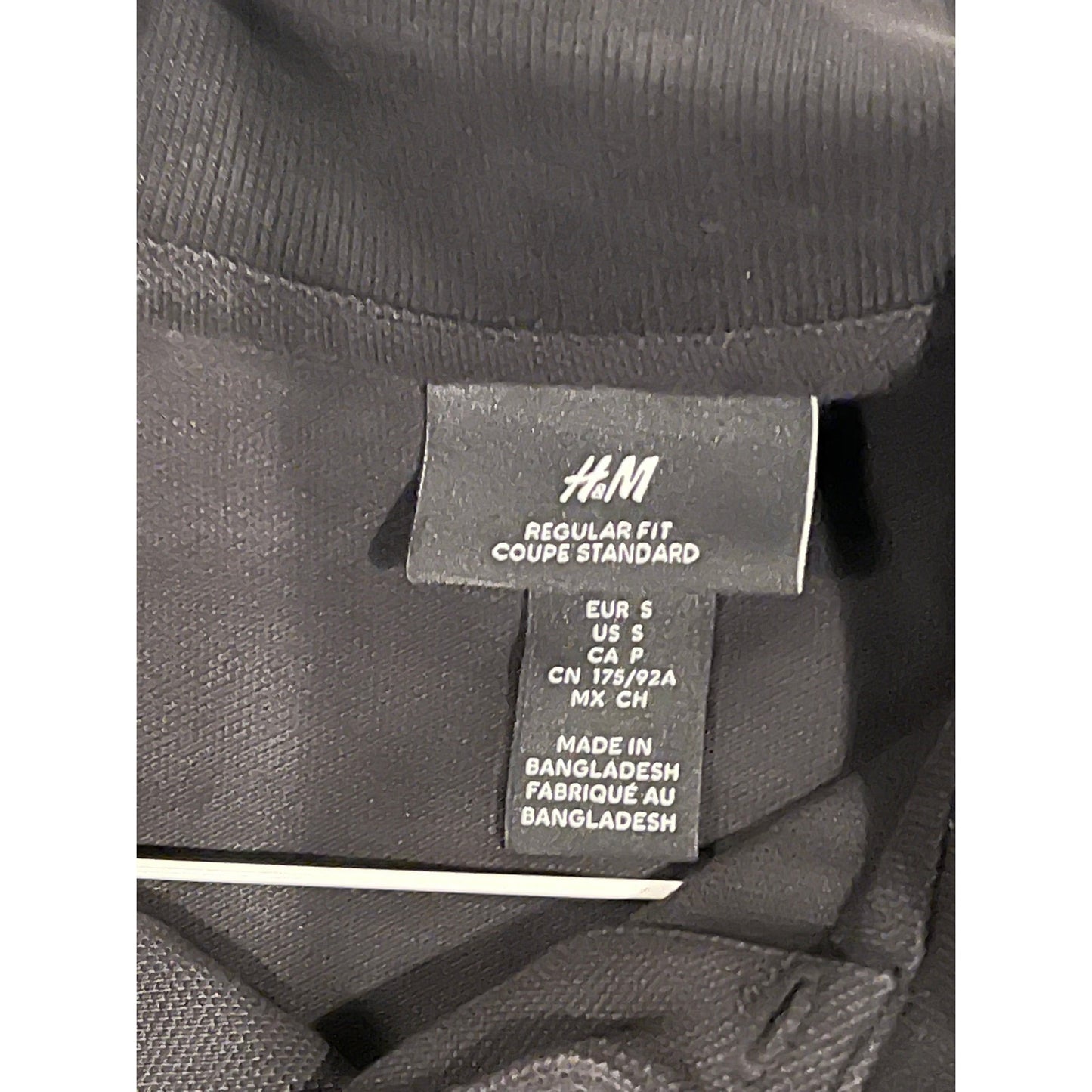H&M Regular Fit Negro Oro/Polo Hombre S