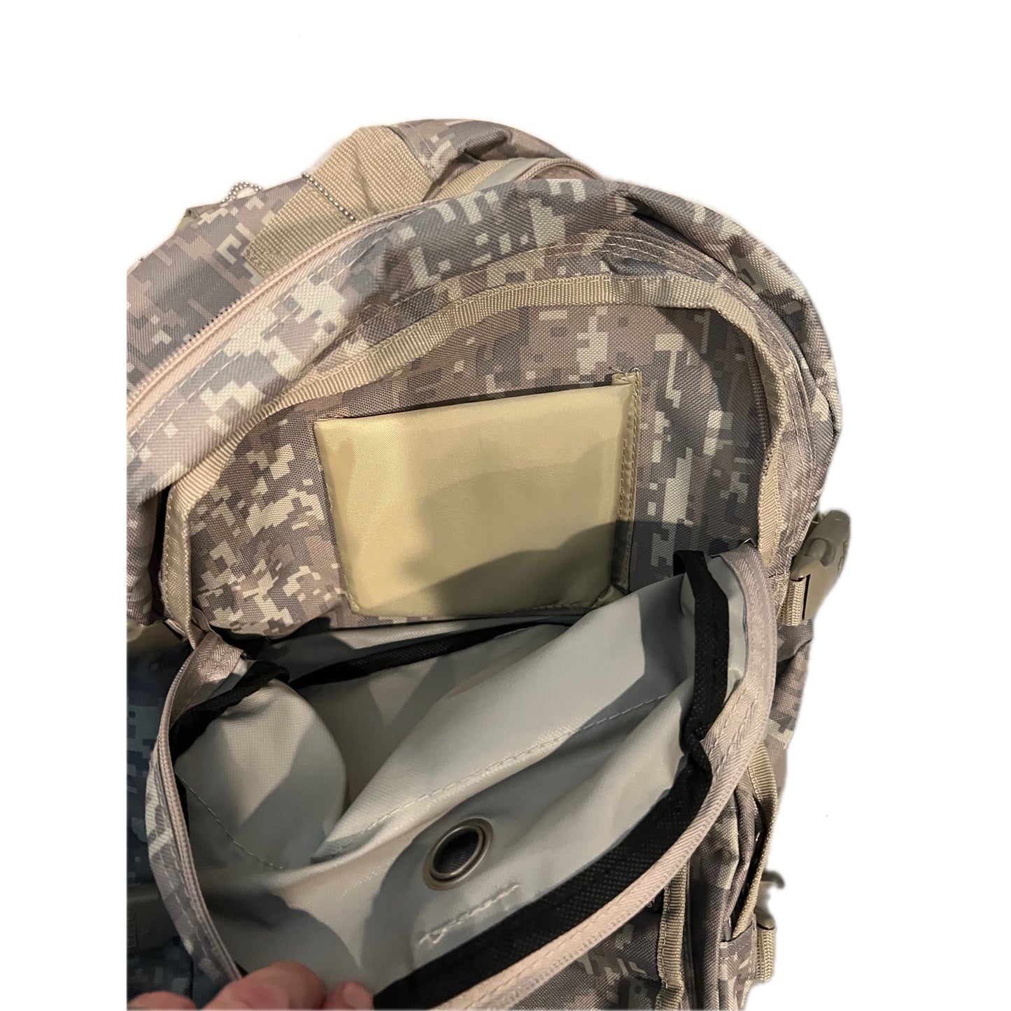 Everest Sand Camo 24L Backpack