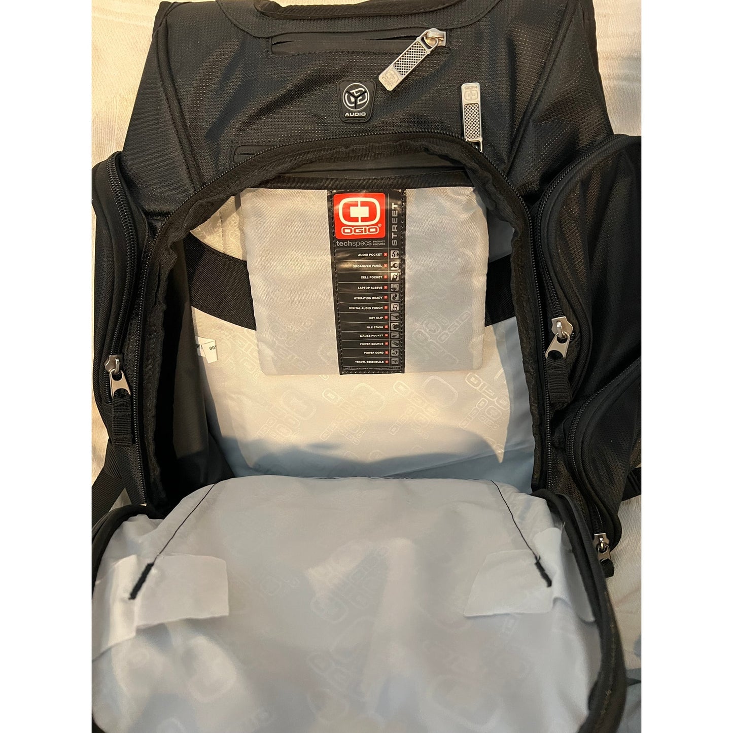 Sac à dos pour ordinateur portable OGIO Metro Street, noir, Memento Mori