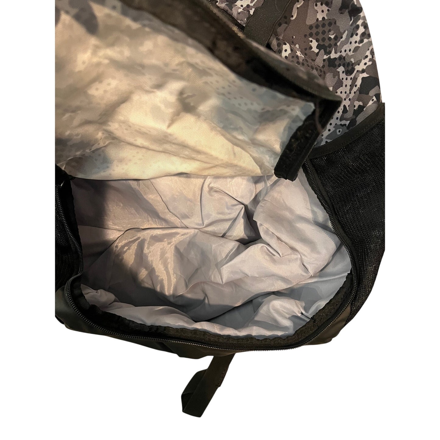 Mochila Under Armour Hustle Camuflaje Gris - Gamebag