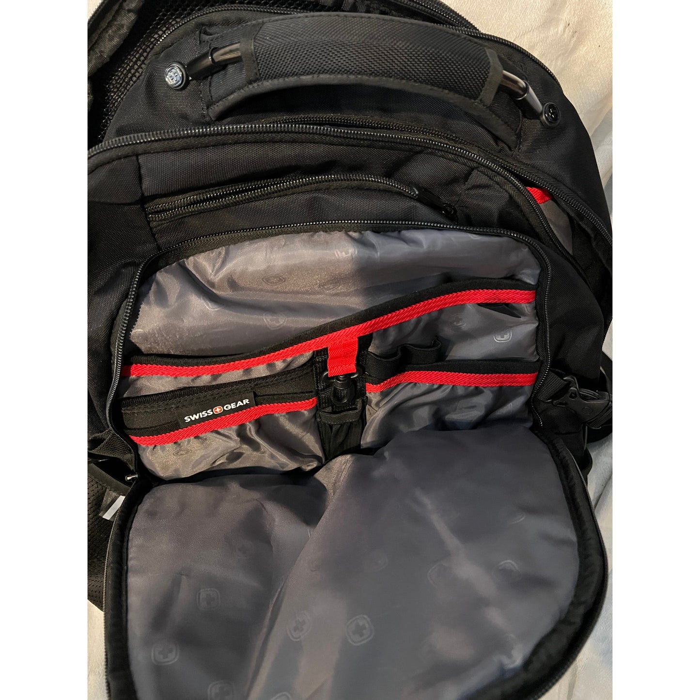 Mochila Swiss Gear 3760 para laptop, negra y roja