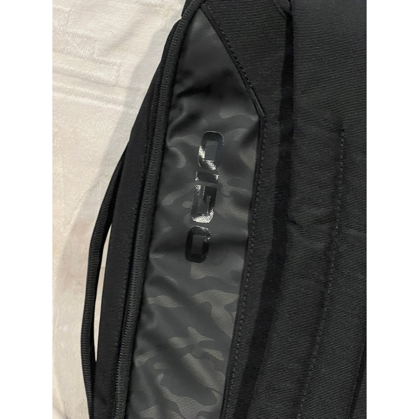 No Label Clamshell Black Padded Backpack 20" Tall