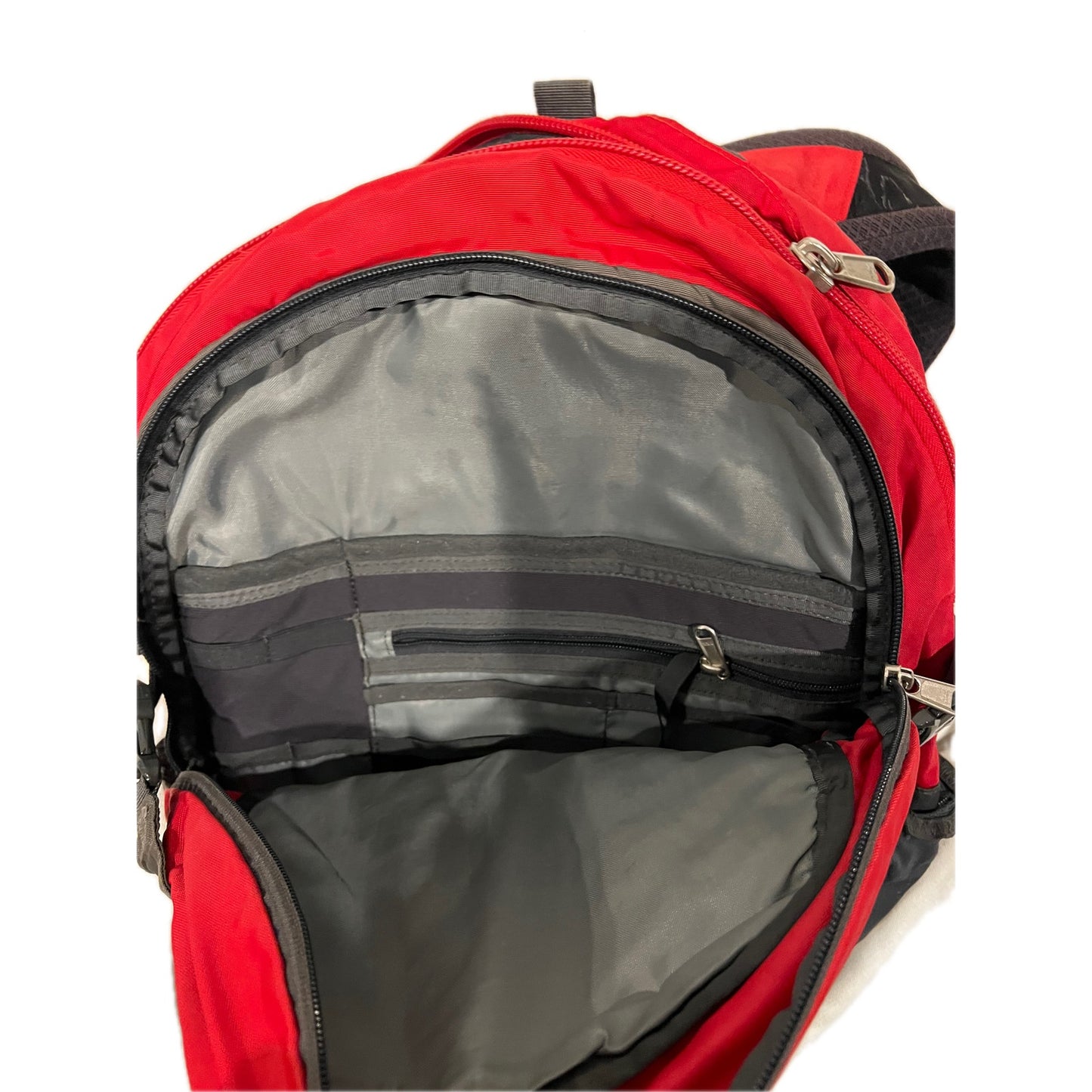 Le sac à dos Borealis The North Face rouge et gris
