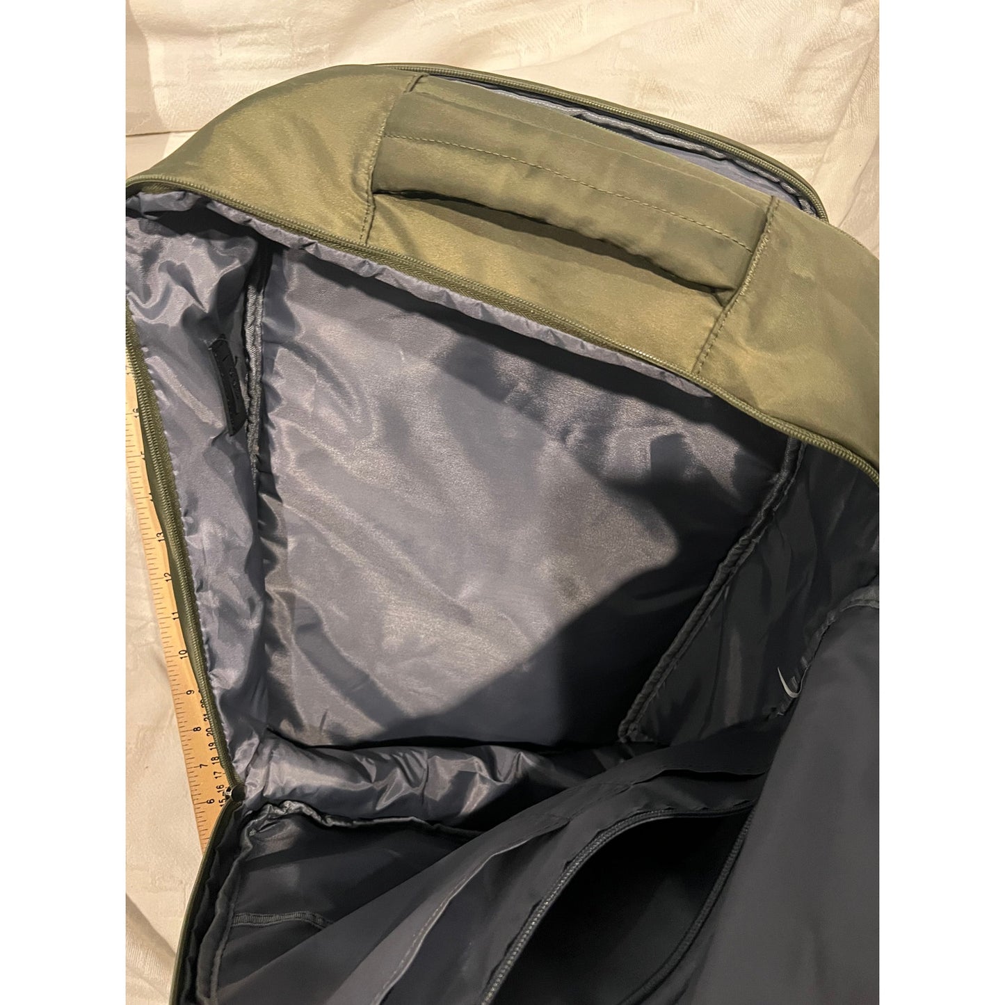 Jiaxing Jinboer Clamshell Green Travel Backpack