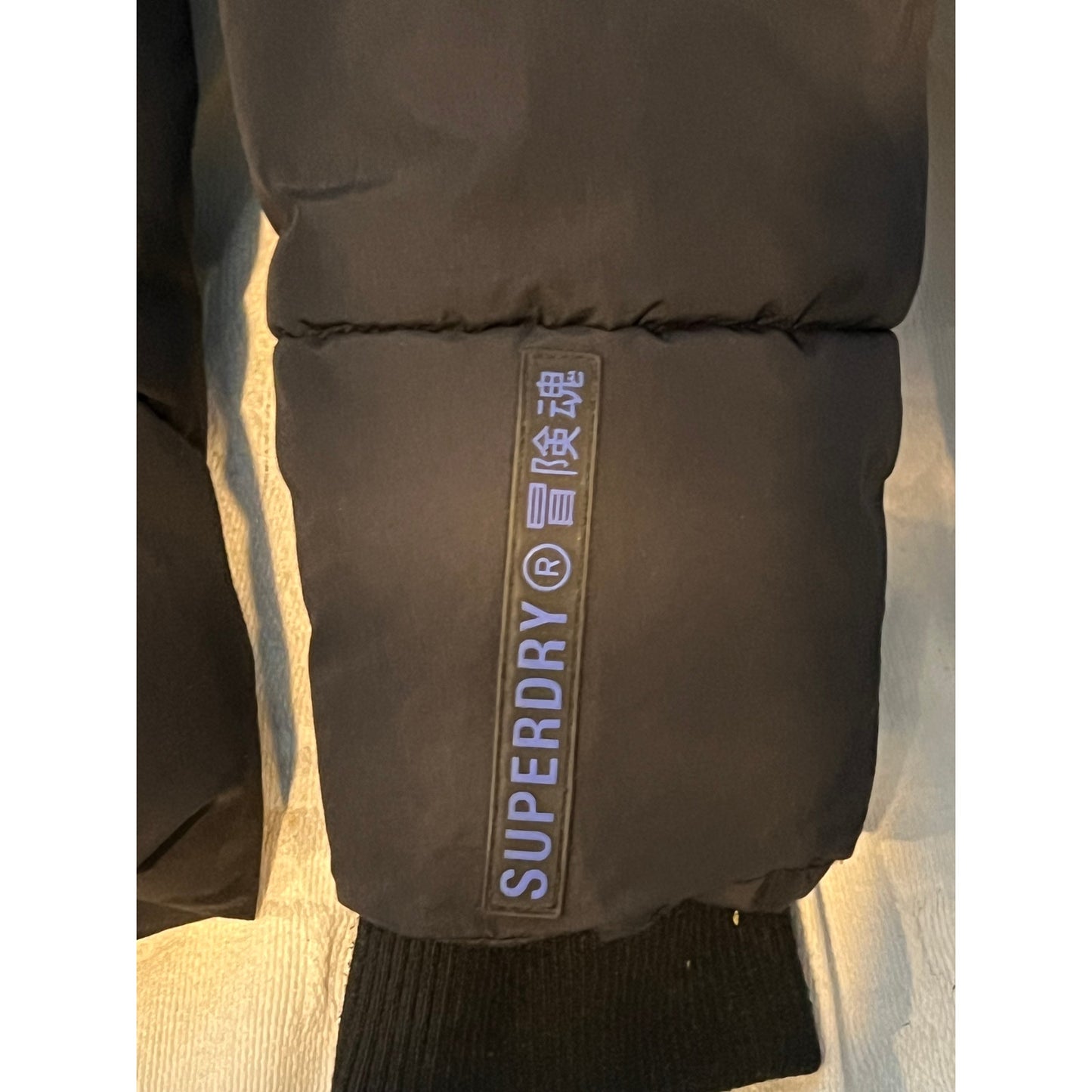 Doudoune à capuche noire Superdry pour homme, taille M