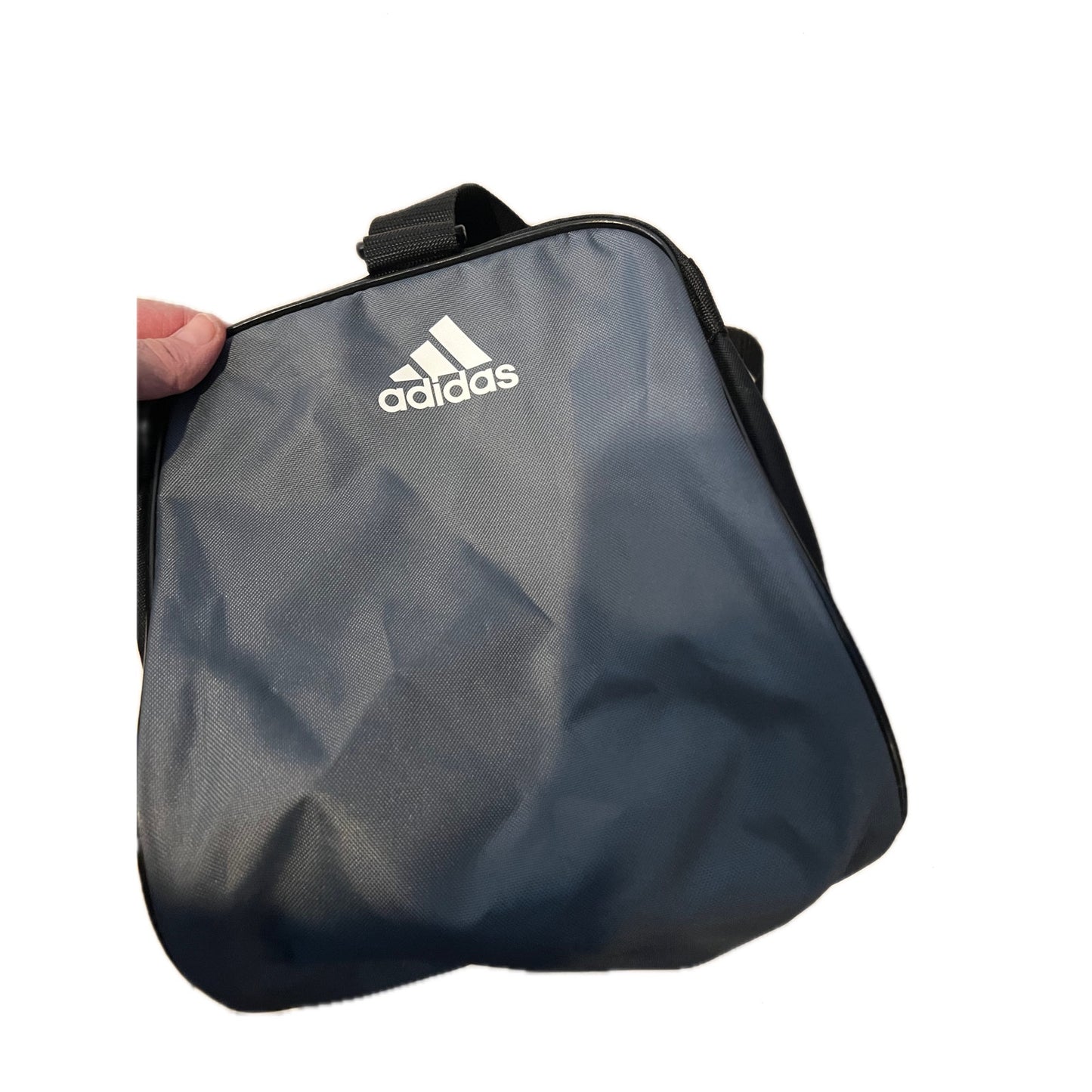 Bolso de gimnasio Adidas Defender Small de 16"x10"x8" en color negro y gris