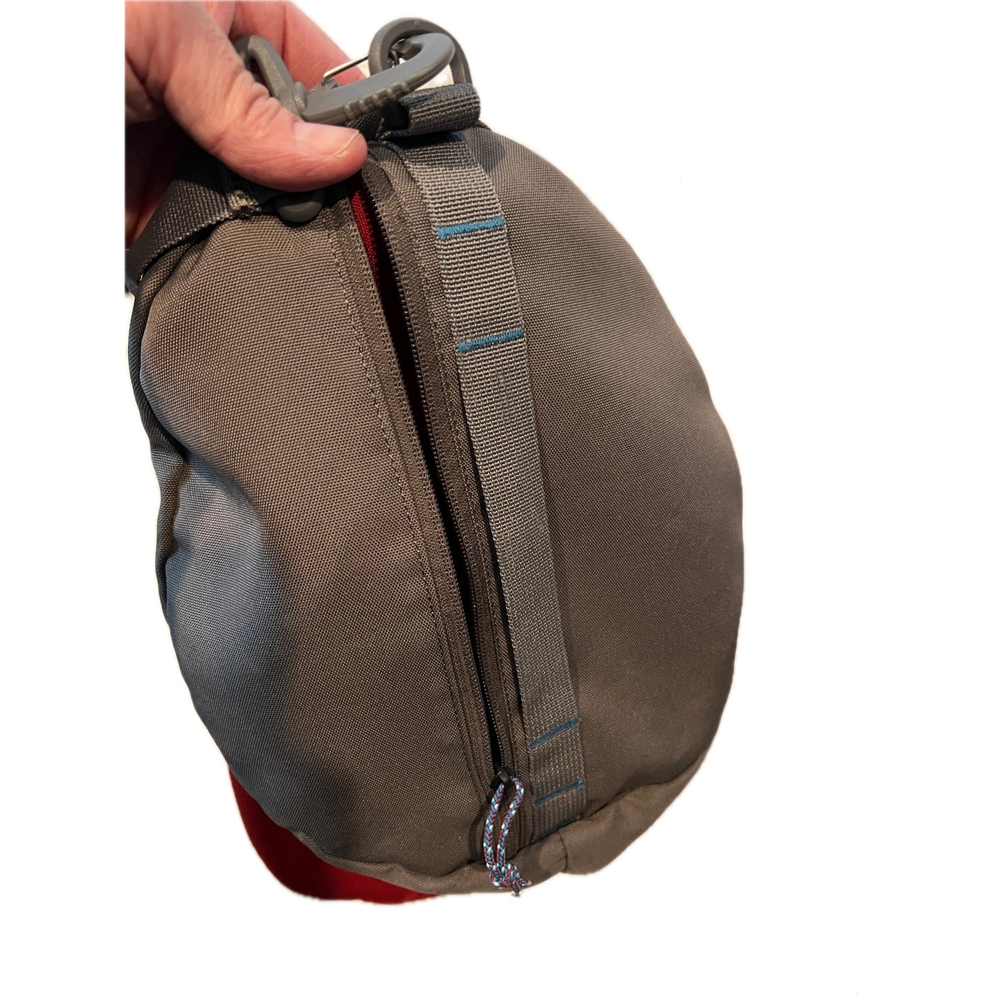 Bolsa de viaje cilíndrica roja REI Coop Roadtripper 46L