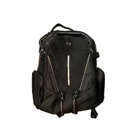 Mochila para portátil ES Solo Rival de 17,3 pulgadas con bolsillos laterales rígidos