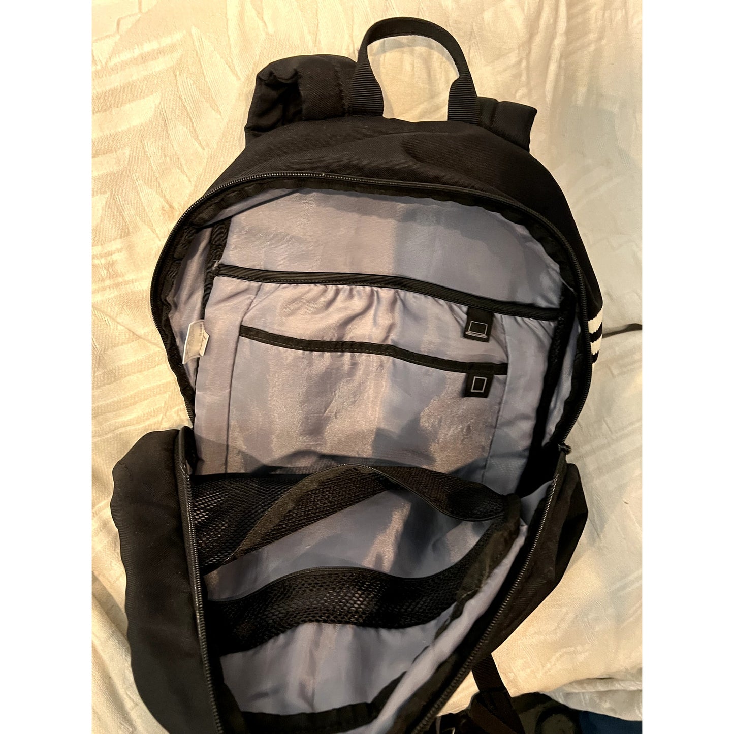 Mochila Adidas Interval con funda acolchada