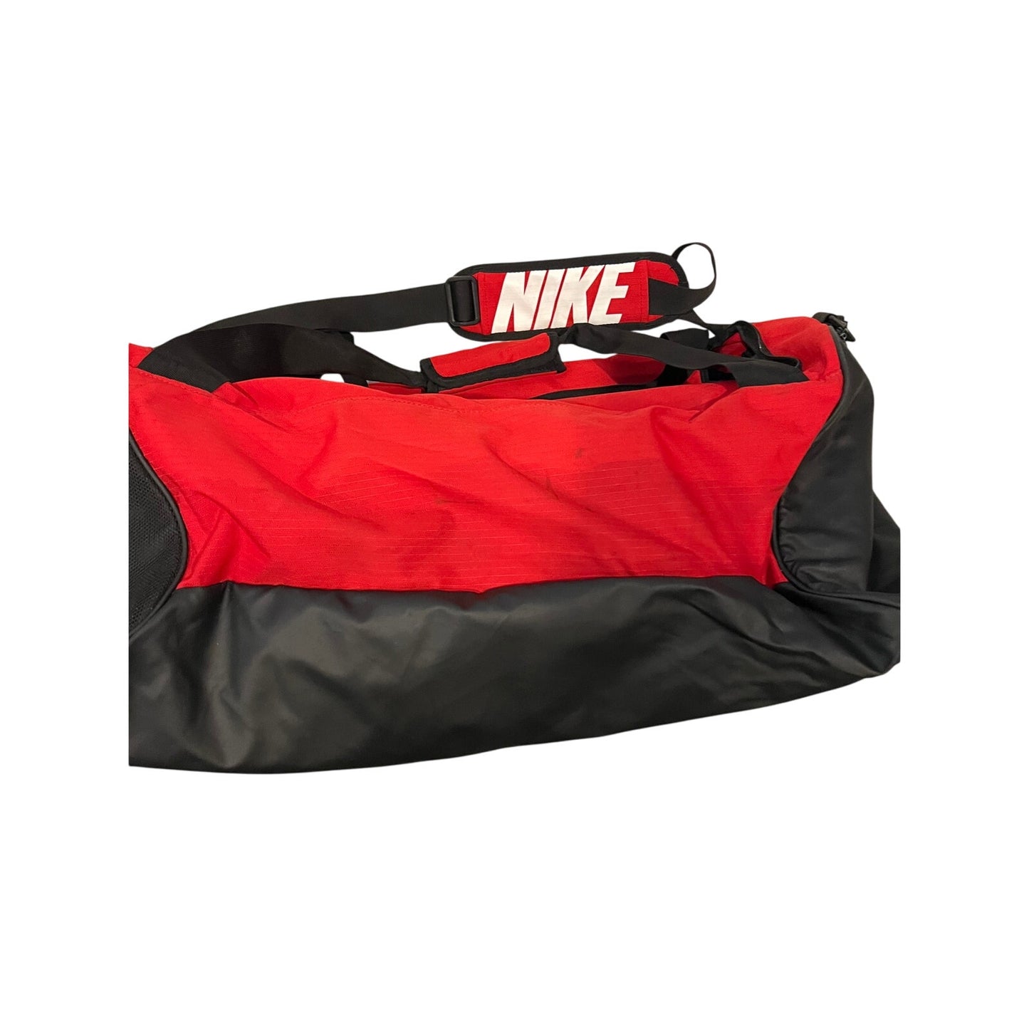 Nike Brasilia 9.5 Red Black Medium 60L Duffel Gym Bag