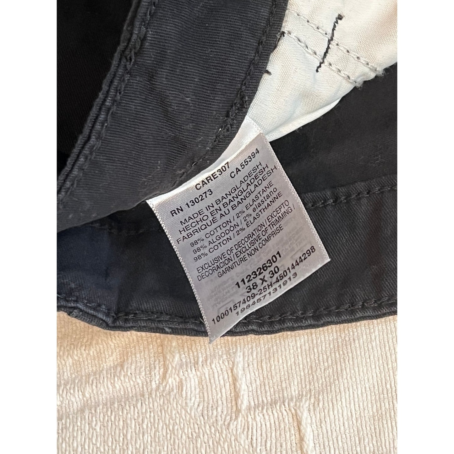Wrangler Cargo noir coupe droite fuselée 38x30