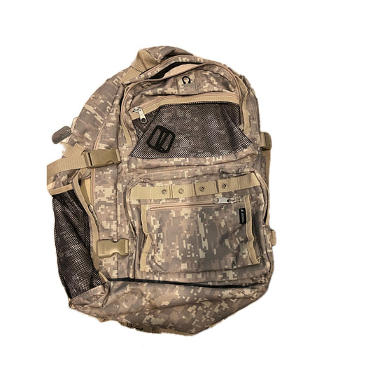 Everest Sand Camo 24L Backpack