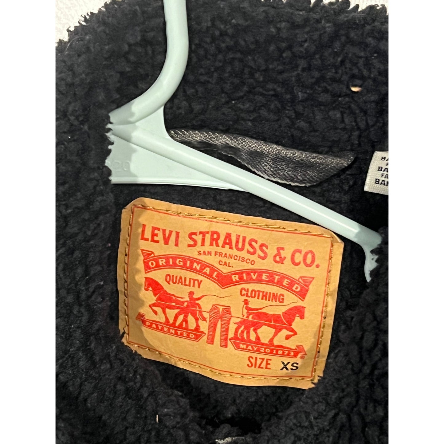 Veste en jean noire isolée Levi Strauss Homme XS