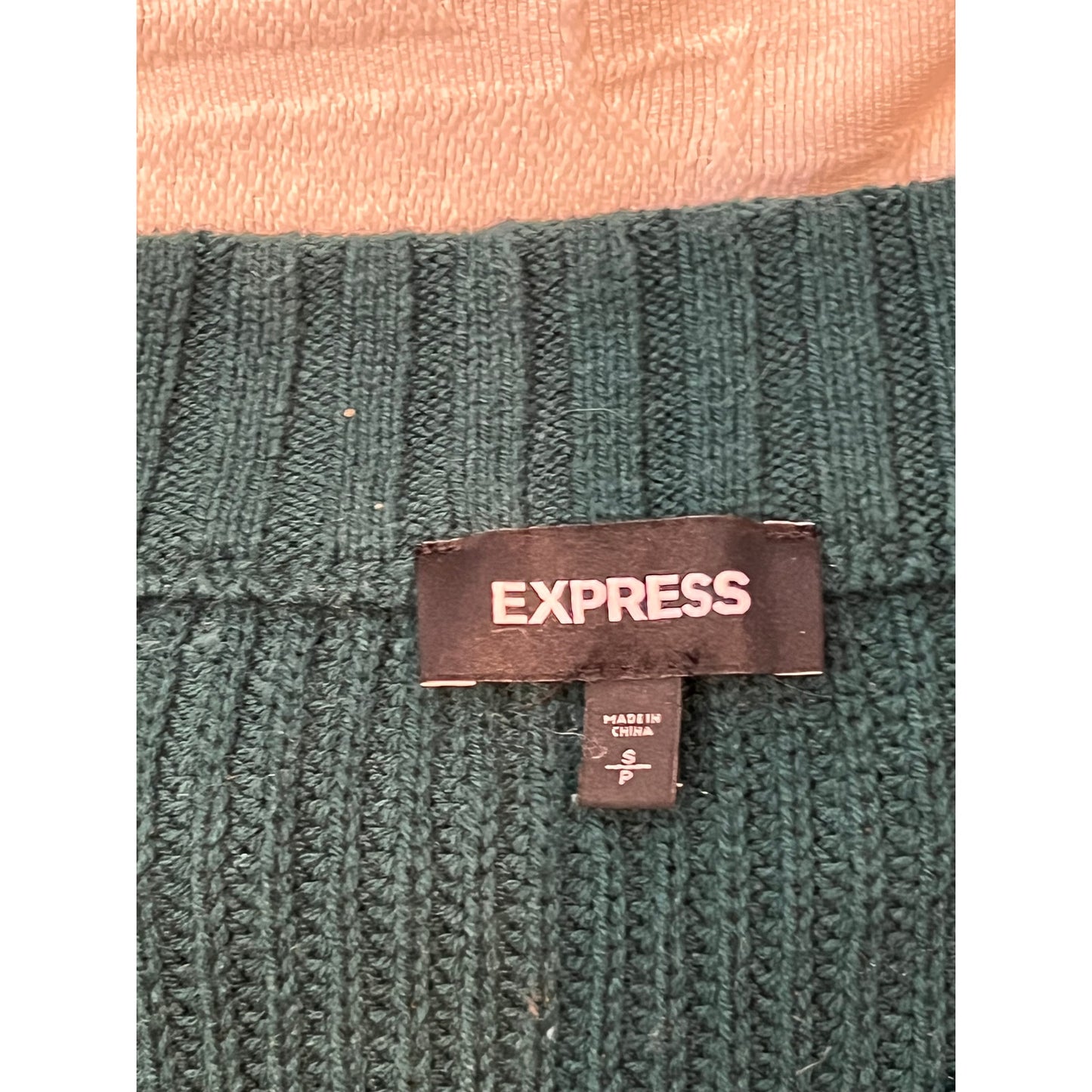 Suéter de punto trenzado verde con cuello en V Express para mujer, talla pequeña