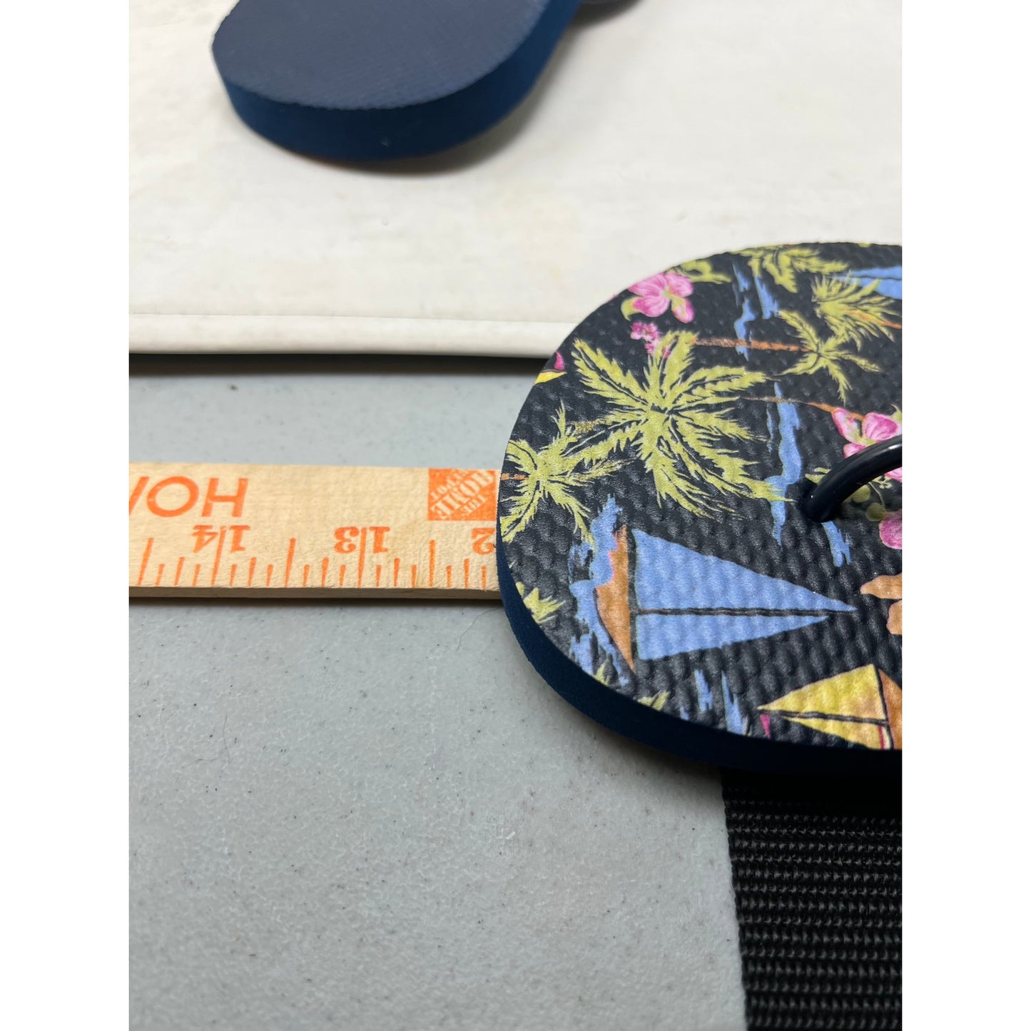 Old Navy Tropic Flower Thong Flip Flop Slides Mens 10.5-11.5