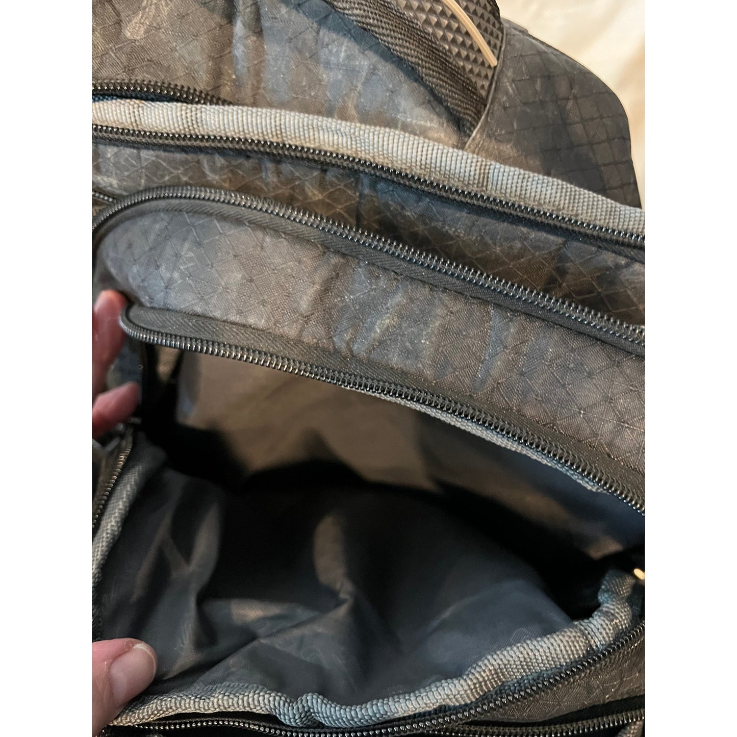 Sac à dos pour ordinateur portable ES Solo Rival 17,3 pouces avec poches latérales rigides