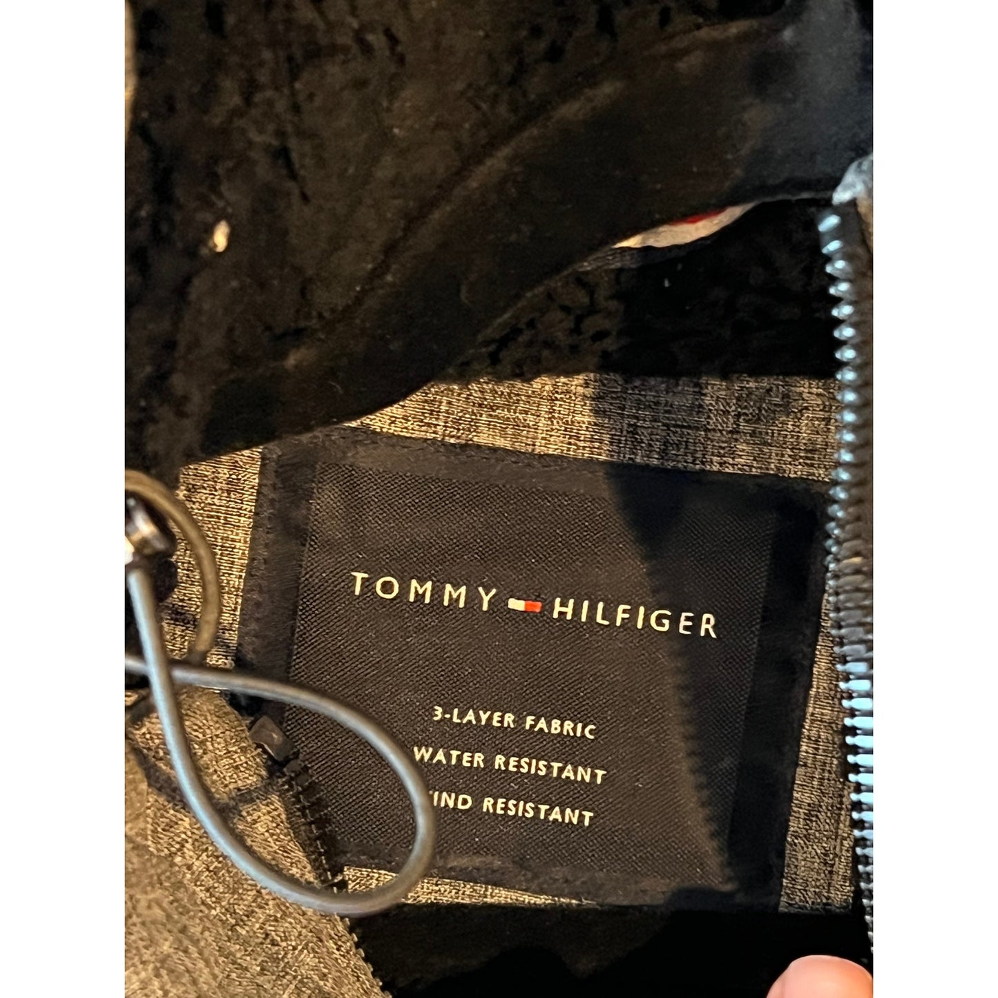 Chaqueta con capucha Tommy Hilfiger gris resistente al agua para hombre, talla M